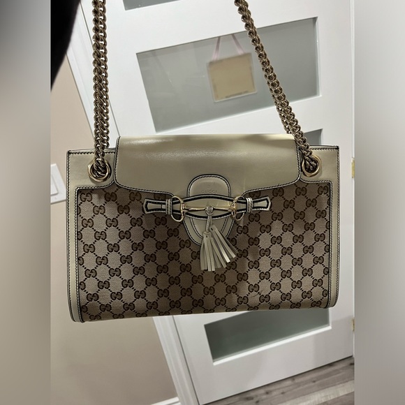 Authentic Gucci Emily Flap Chain Purse. - Picture 2 of 8